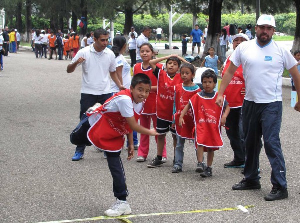 Blog Resorti.de - Internationaler Tag des Sports für Entwicklung und Frieden - Rotationswurf Mini-Atletismo