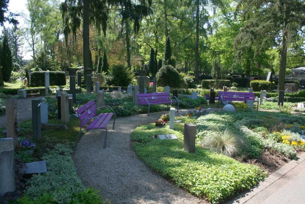 Friedhof Offenbach Bänke - RESORTI Blog