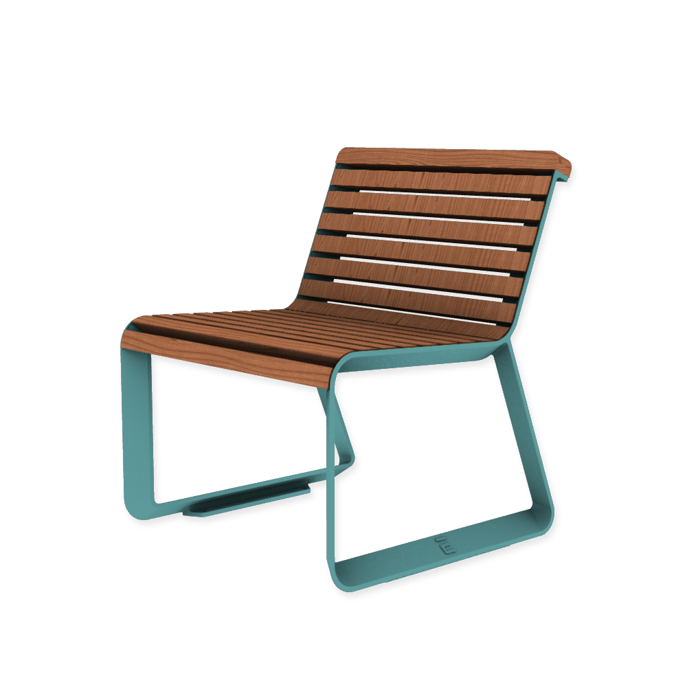 Die Abb. zeigt den EGOÉ Stuhl I2 profiliertes Aluminiumgestell in Pastellblau (RAL 5024) mit Jatoba geölt.