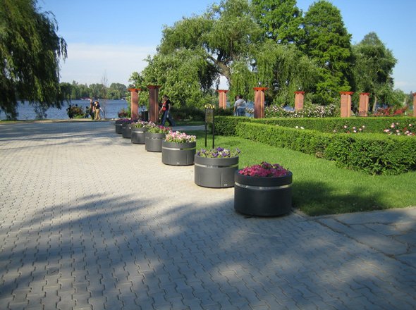 Pflanzkübel Aro