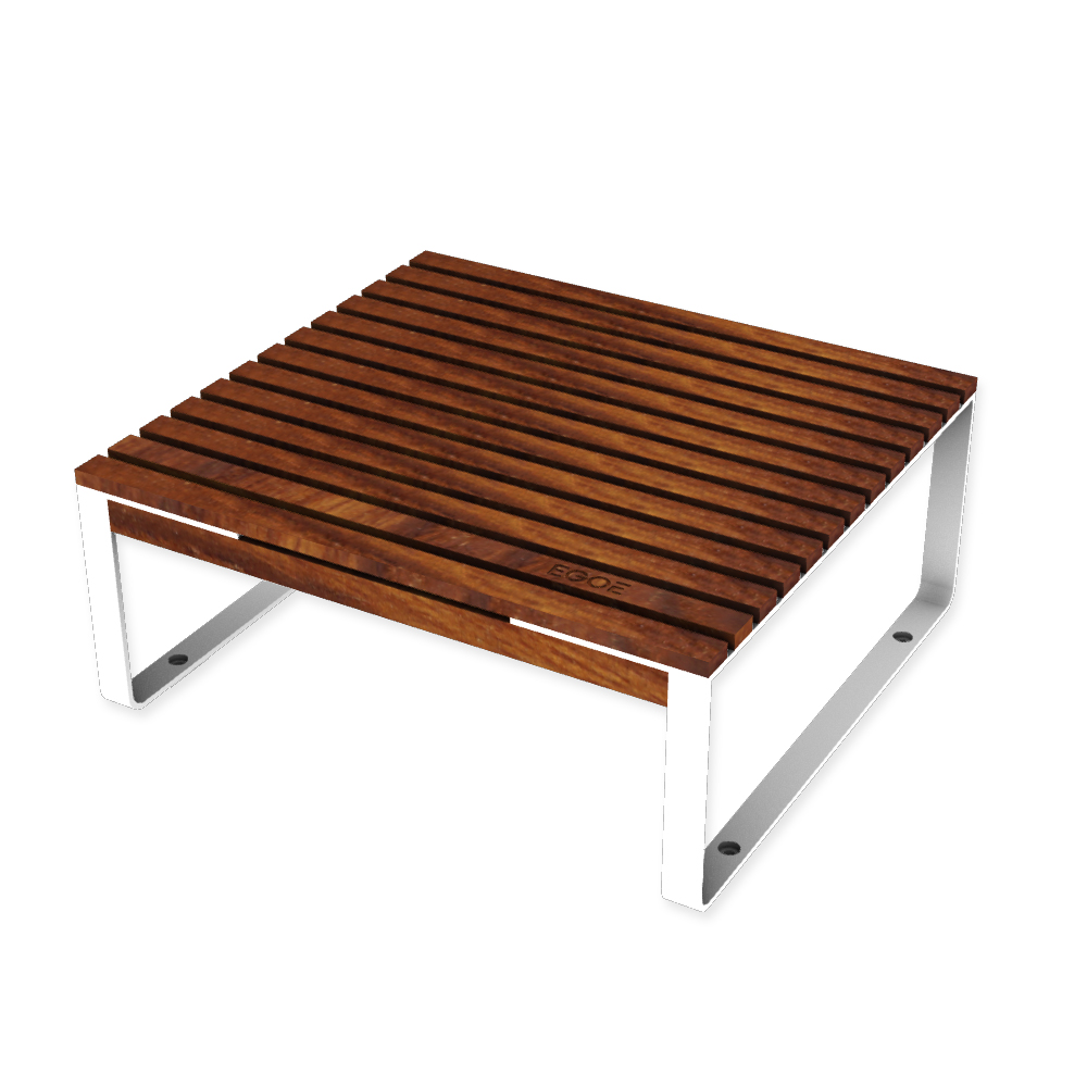 Die Abb. zeigt den EGOÉ Outdoor Lounge-Tisch I1 in Reinweiß (RAL 9010) mit Thermoesche geölt.