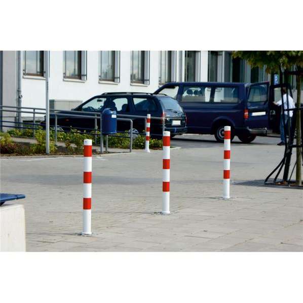 Abb. zeigt Absperrpfosten zum Einbetonieren mit Sicherheitskennzeichnung