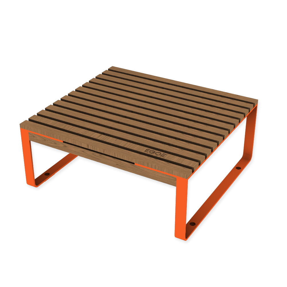 Die Abb. zeigt den EGOÉ Outdoor Lounge-Tisch I1 in Hellrotorange (RAL 2008) mit Jatoba Natur.