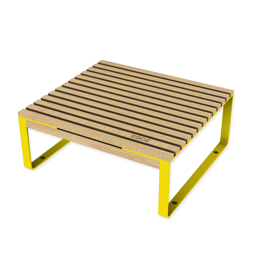 Die Abb. zeigt den EGOÉ Outdoor Lounge-Tisch I1 in Rapsgelb (RAL 1021) mit Robinie Natur.