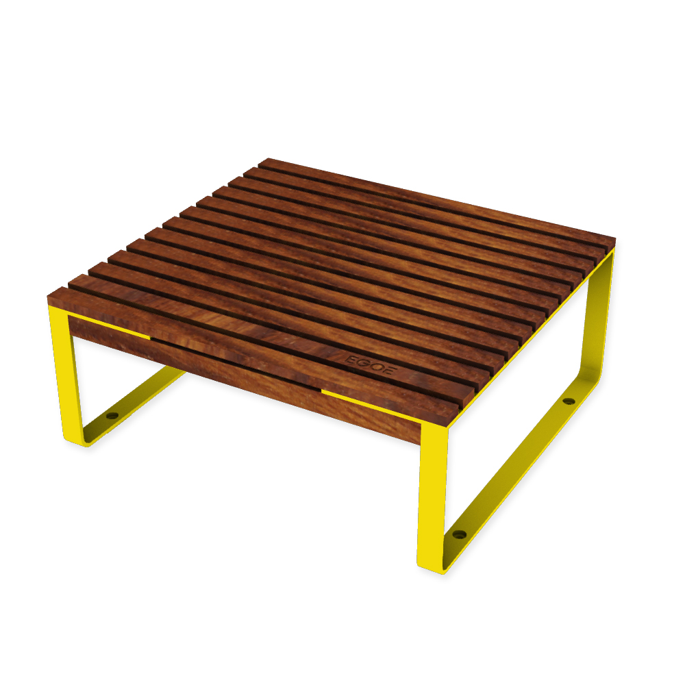 Die Abb. zeigt den EGOÉ Outdoor Lounge-Tisch I1 in Rapsgelb (RAL 1021) mit Thermoesche geölt.